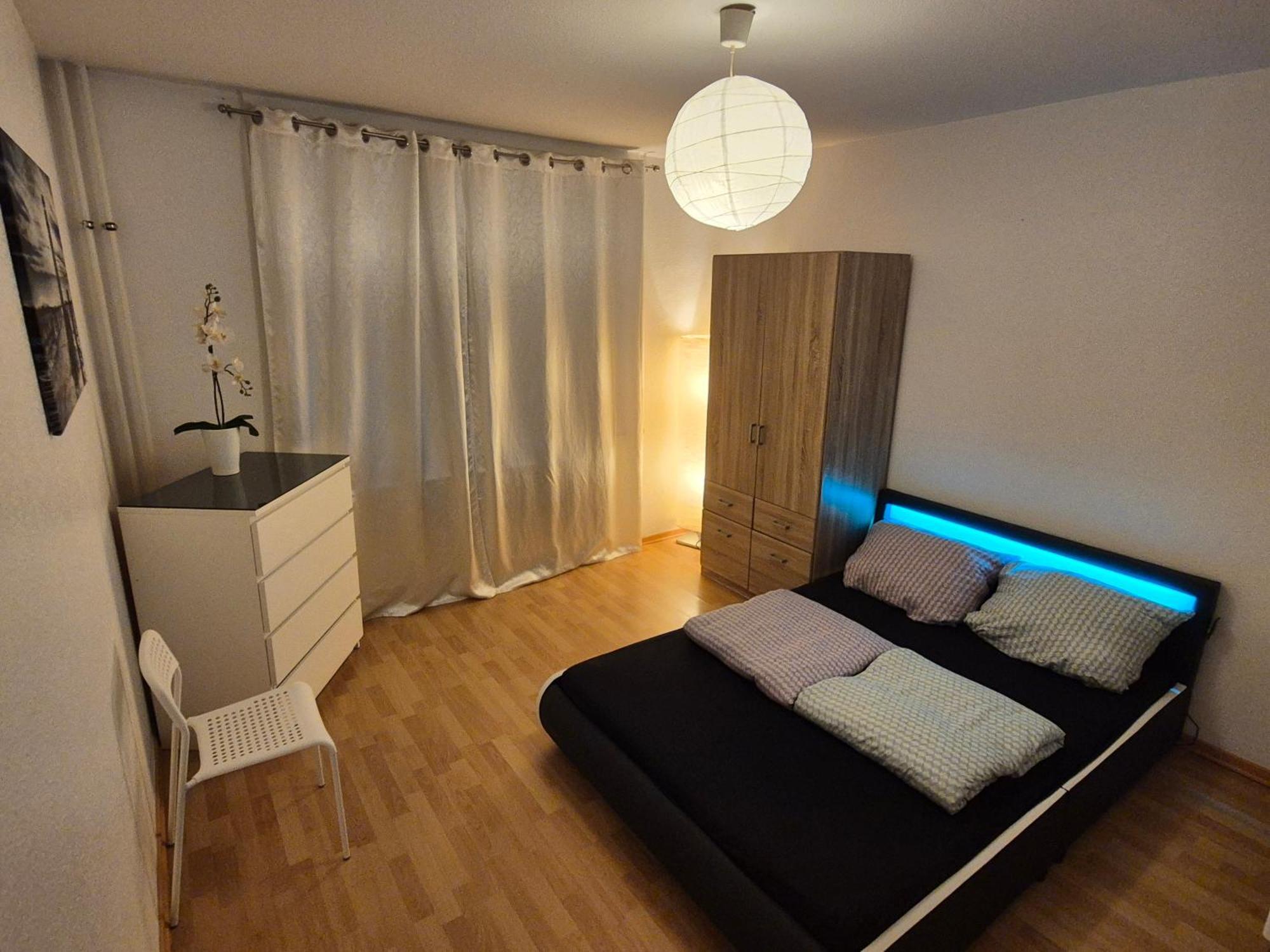 Schoene 3 Schlafzimmer Wohnung Mit 4 Dopplbetten Berlim Exterior foto