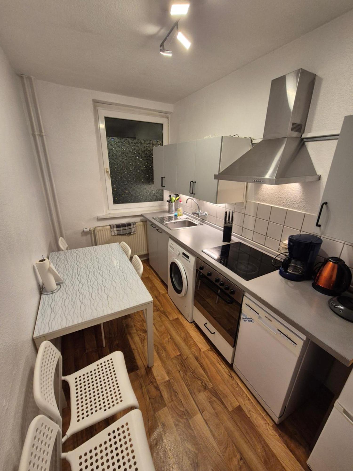 Schoene 3 Schlafzimmer Wohnung Mit 4 Dopplbetten Berlim Exterior foto